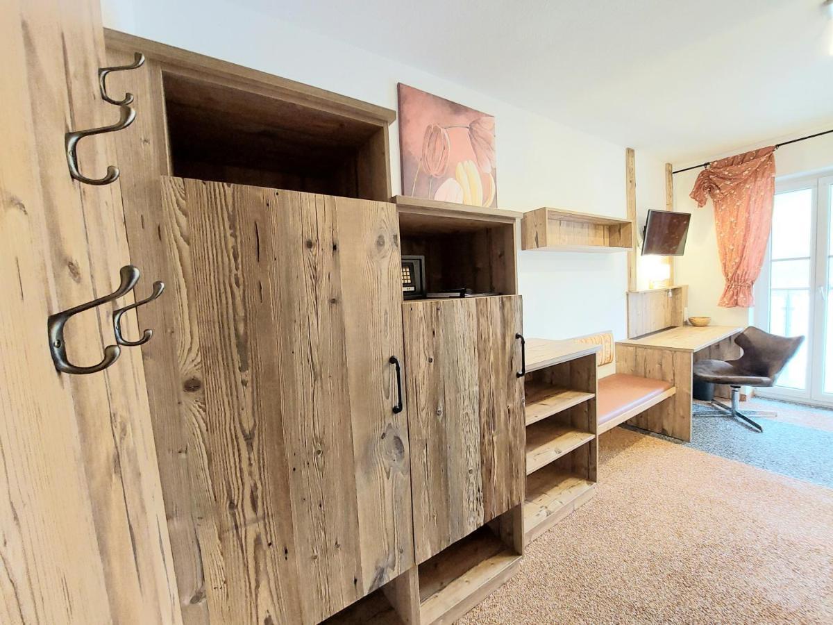 Gasthof Klug Zum Ehrensepp Modriach Esterno foto