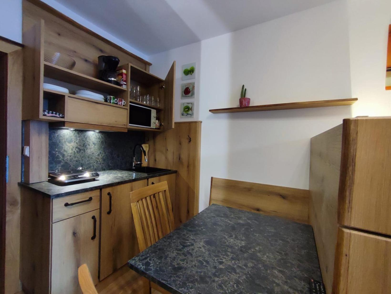 Gasthof Klug Zum Ehrensepp Modriach Esterno foto