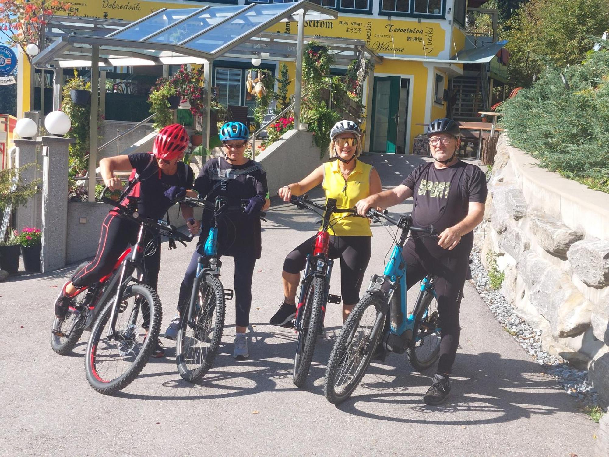 Gasthof Klug Zum Ehrensepp Modriach Esterno foto