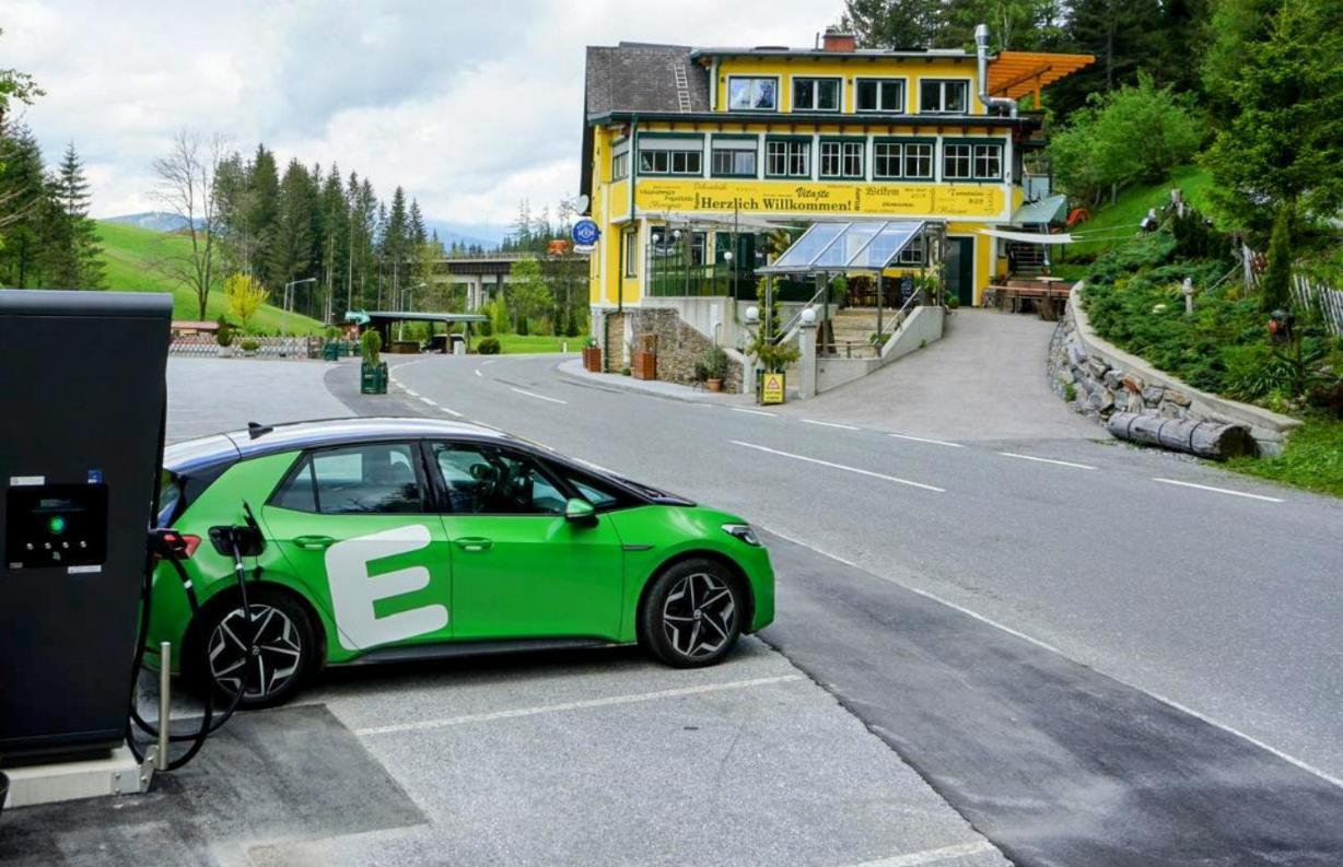 Gasthof Klug Zum Ehrensepp Modriach Esterno foto